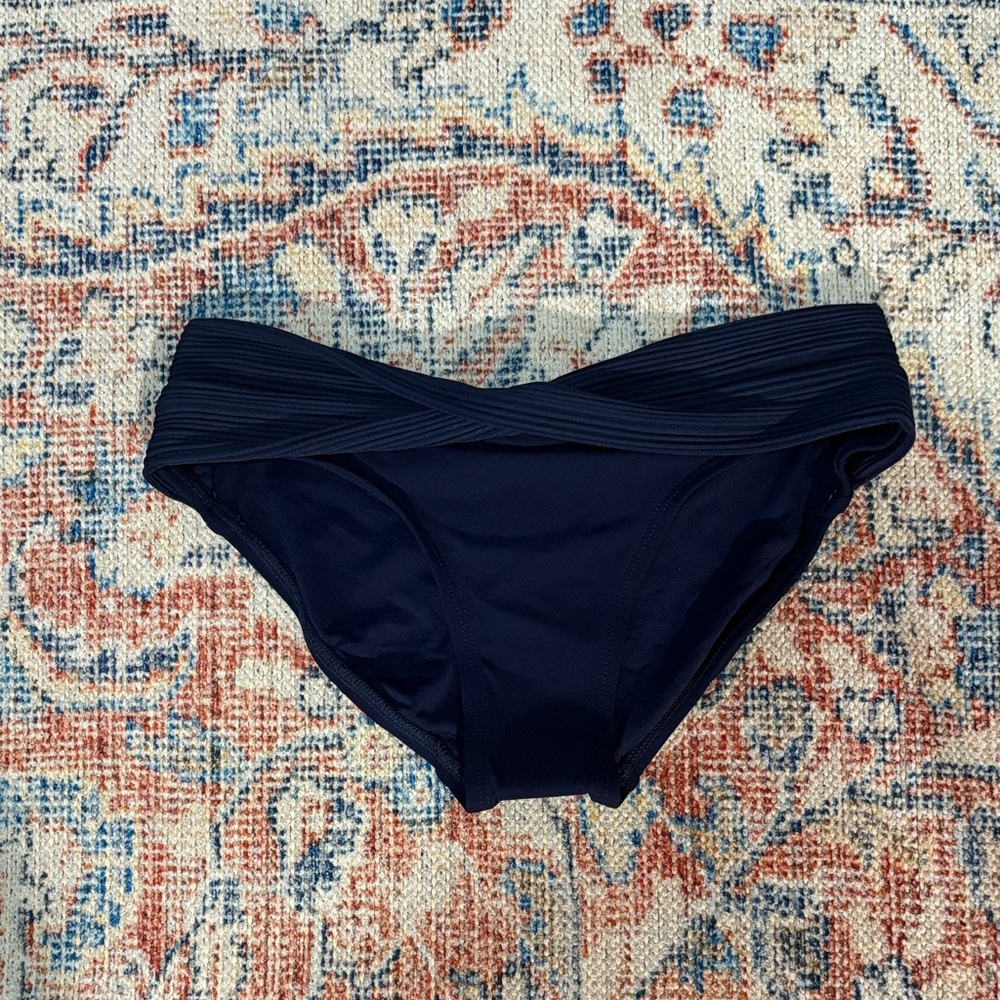 Robin Piccone Lily Twist Bikini Bottoms in Navy SZ XS NWOT - Picture 3 of 6